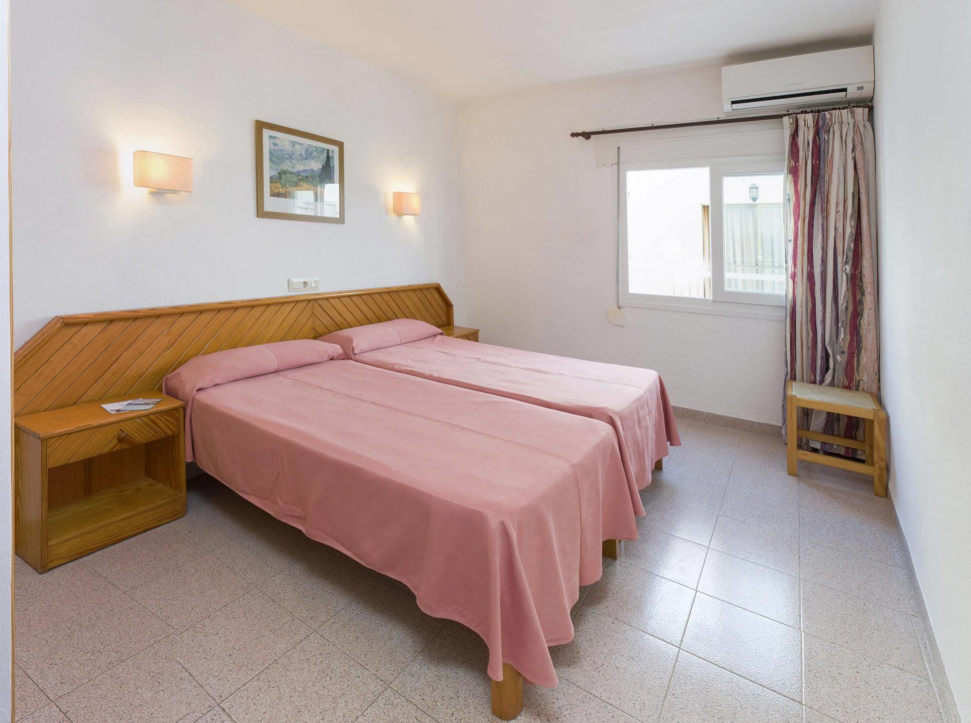 Hostal Roca Sant Antoni de Portmany Dış mekan fotoğraf